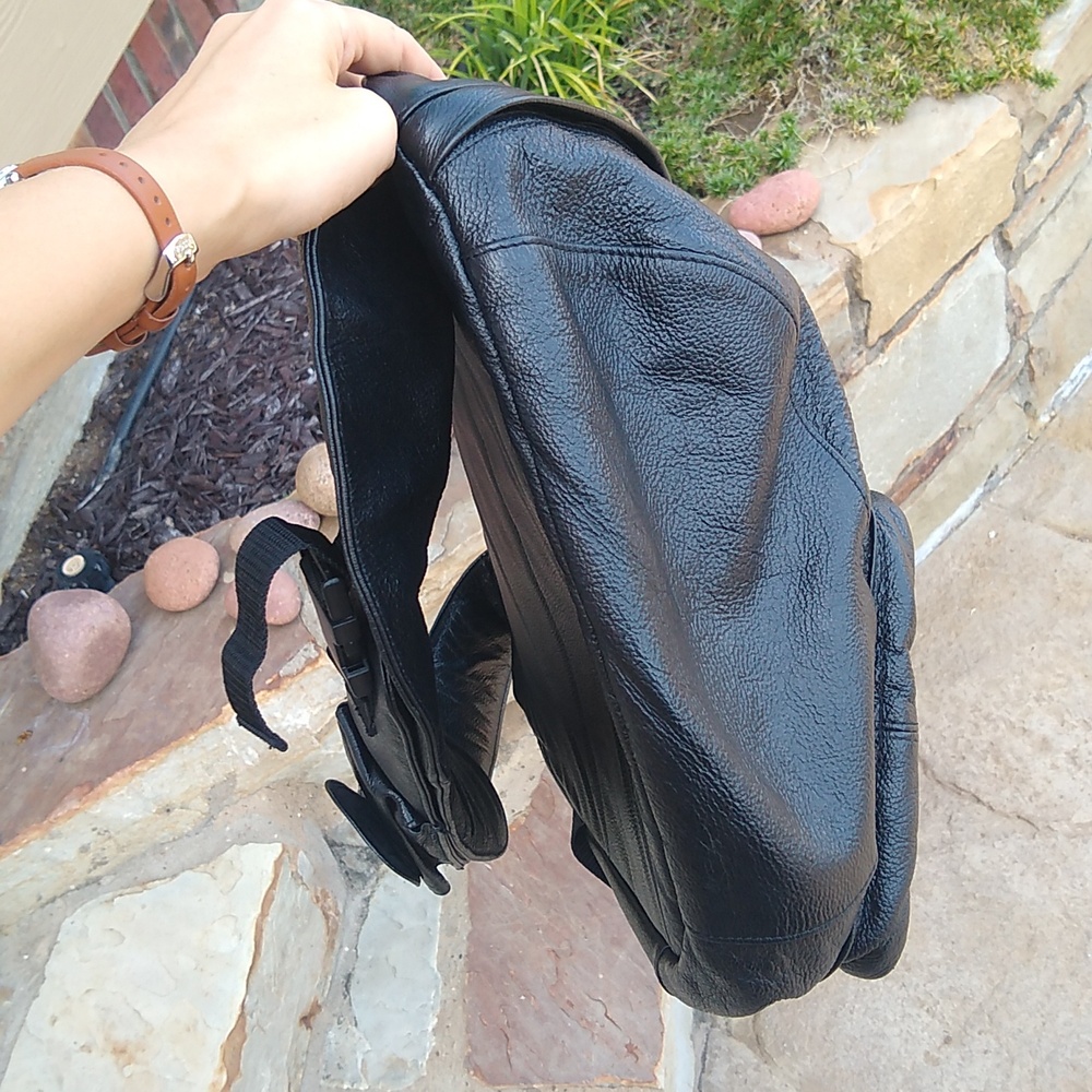 AmeriLeather APC Black Leather Sling Bag EUC Retail $140 - Picture 7 of 10